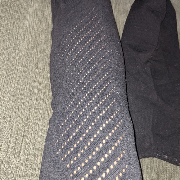 Lululemon black leggings - Picture 4 of 5